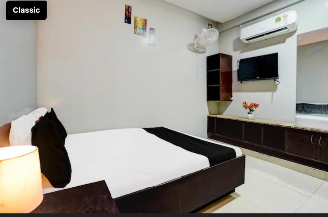 Selfie Rooms Surat Dış mekan fotoğraf